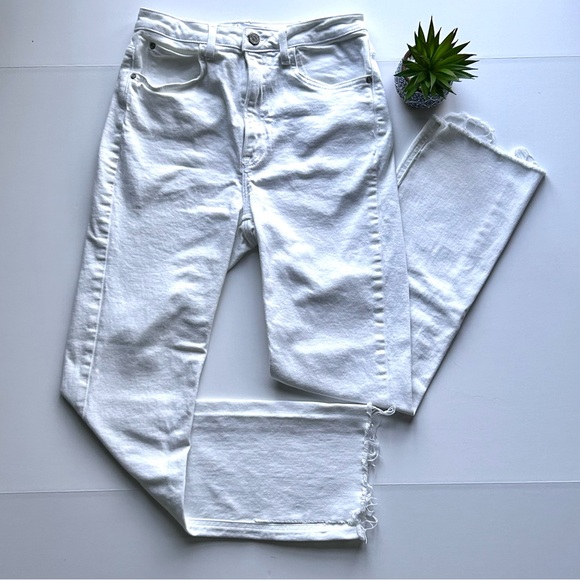Zara Denim - 🏖️Zara White Ripped Hem Jeans. Size: 6